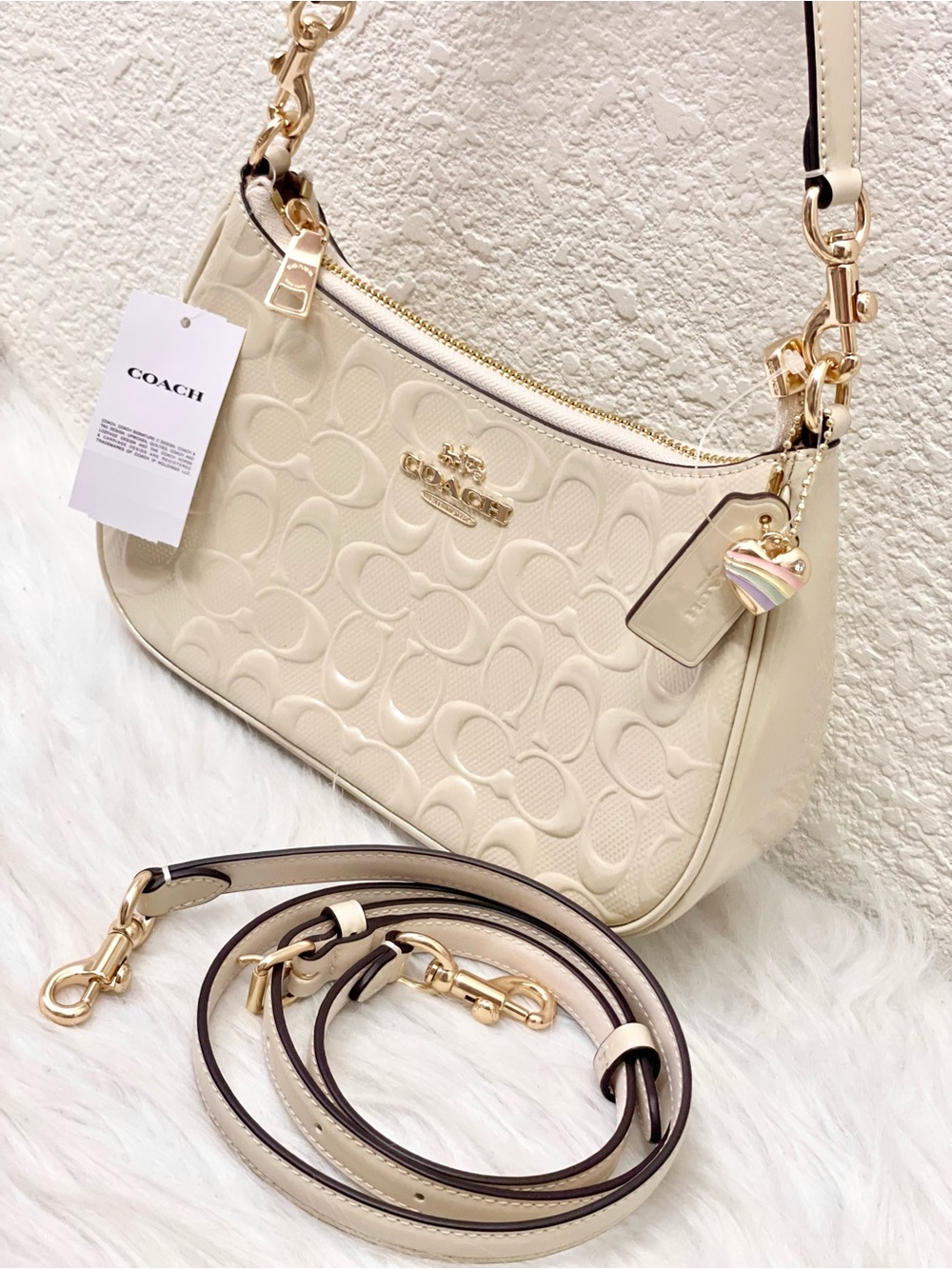 NWT Coach Teri Shoulder Bag In Signature Leather With Heart Charm in Chalk CDA98 - Picture 3 of 12